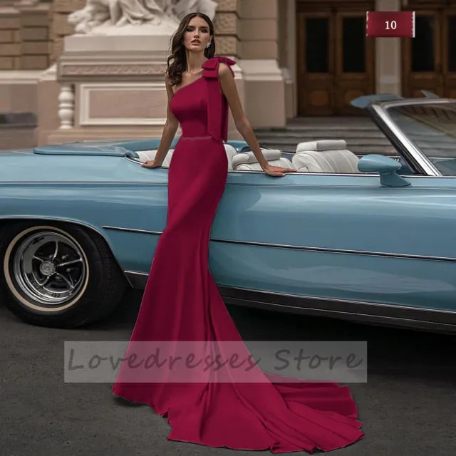 Elegant Sleeveless Mermaid Wedding Dresses Sweep Train Bows Sashes Square Collar Covered Button Bridal Gowns