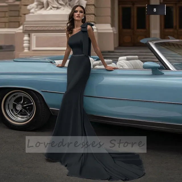 Elegant Sleeveless Mermaid Wedding Dresses Sweep Train Bows Sashes Square Collar Covered Button Bridal Gowns