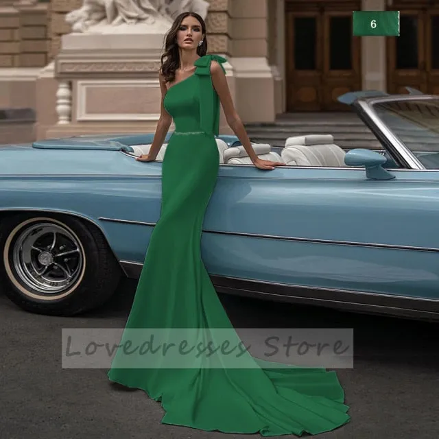 Elegant Sleeveless Mermaid Wedding Dresses Sweep Train Bows Sashes Square Collar Covered Button Bridal Gowns