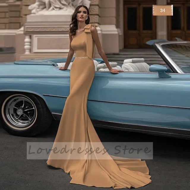 Elegant Sleeveless Mermaid Wedding Dresses Sweep Train Bows Sashes Square Collar Covered Button Bridal Gowns